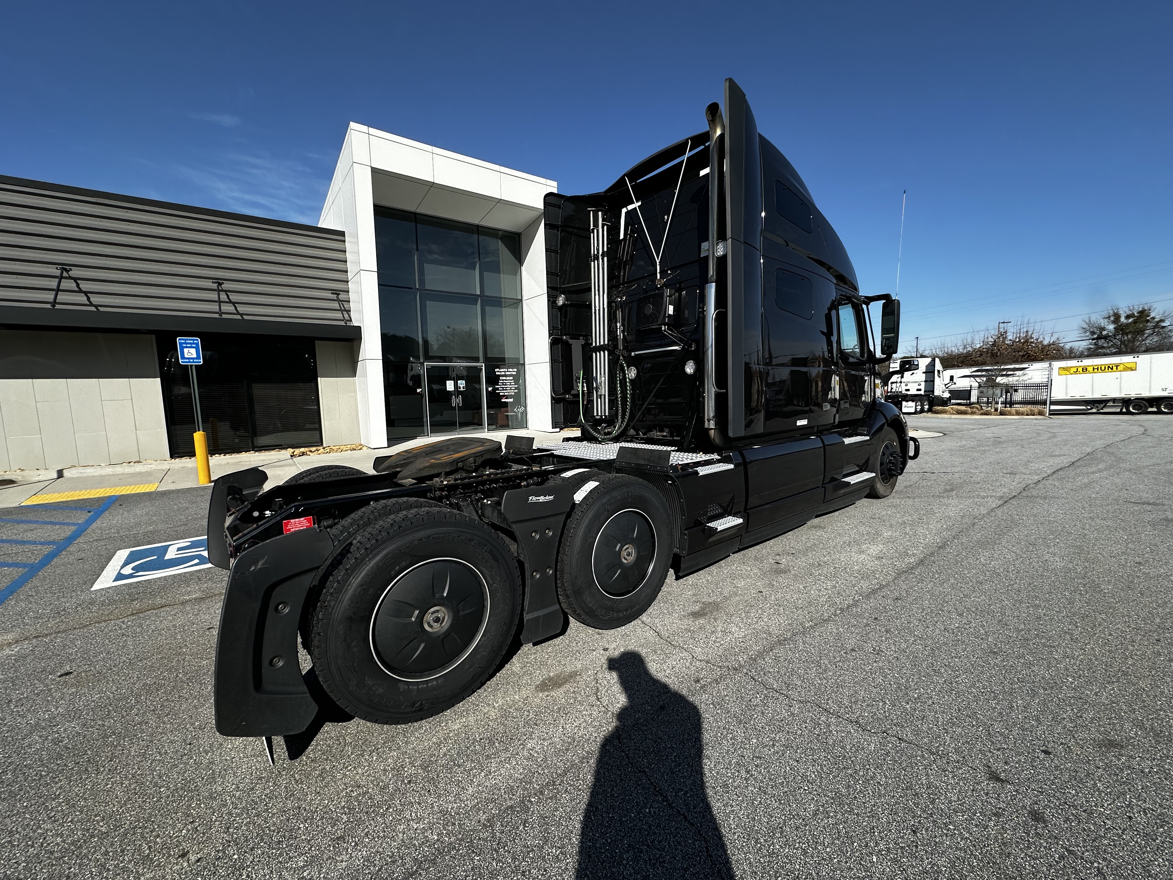 VOLVO VNL64T760