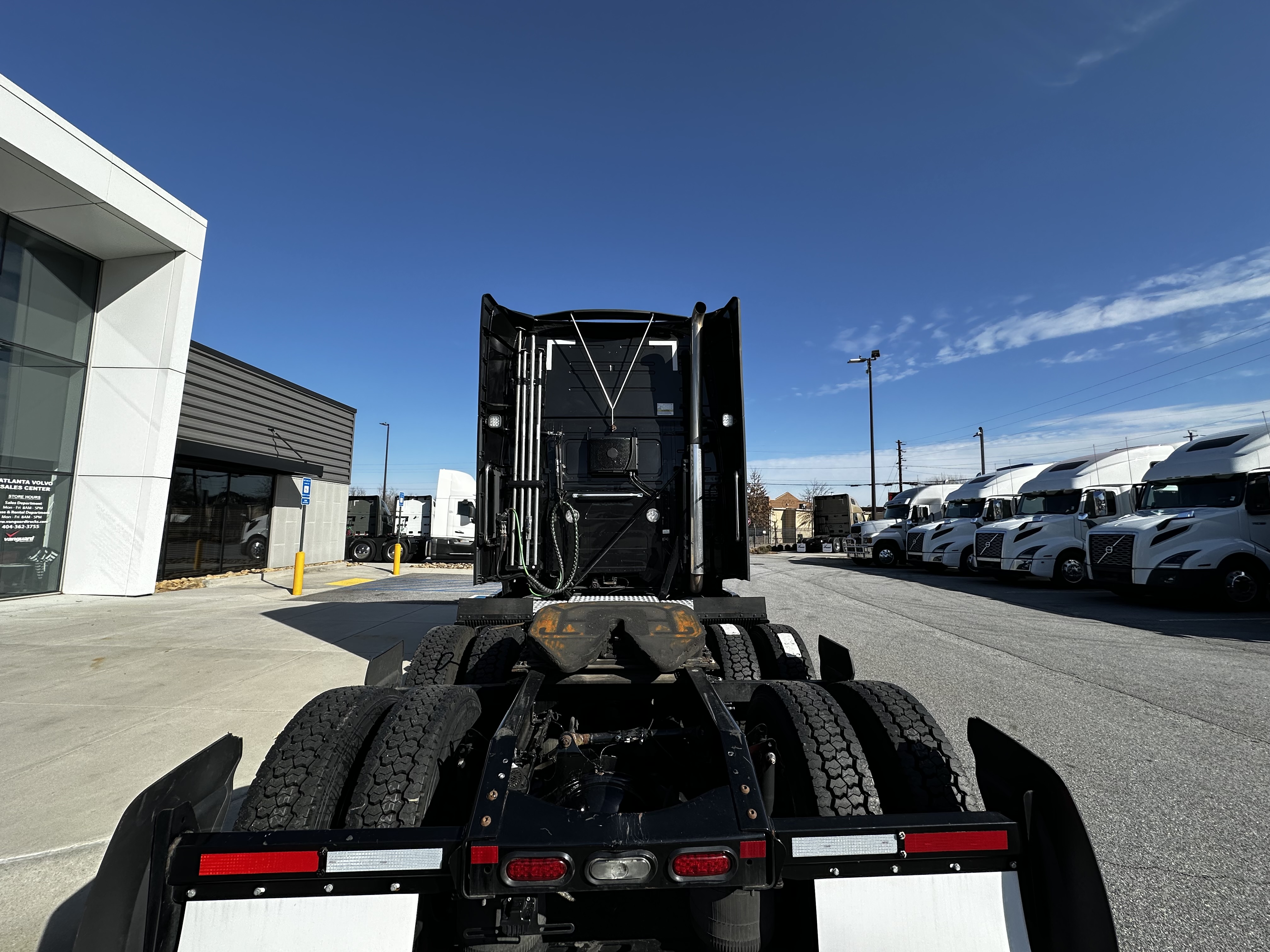 VOLVO VNL64T760
