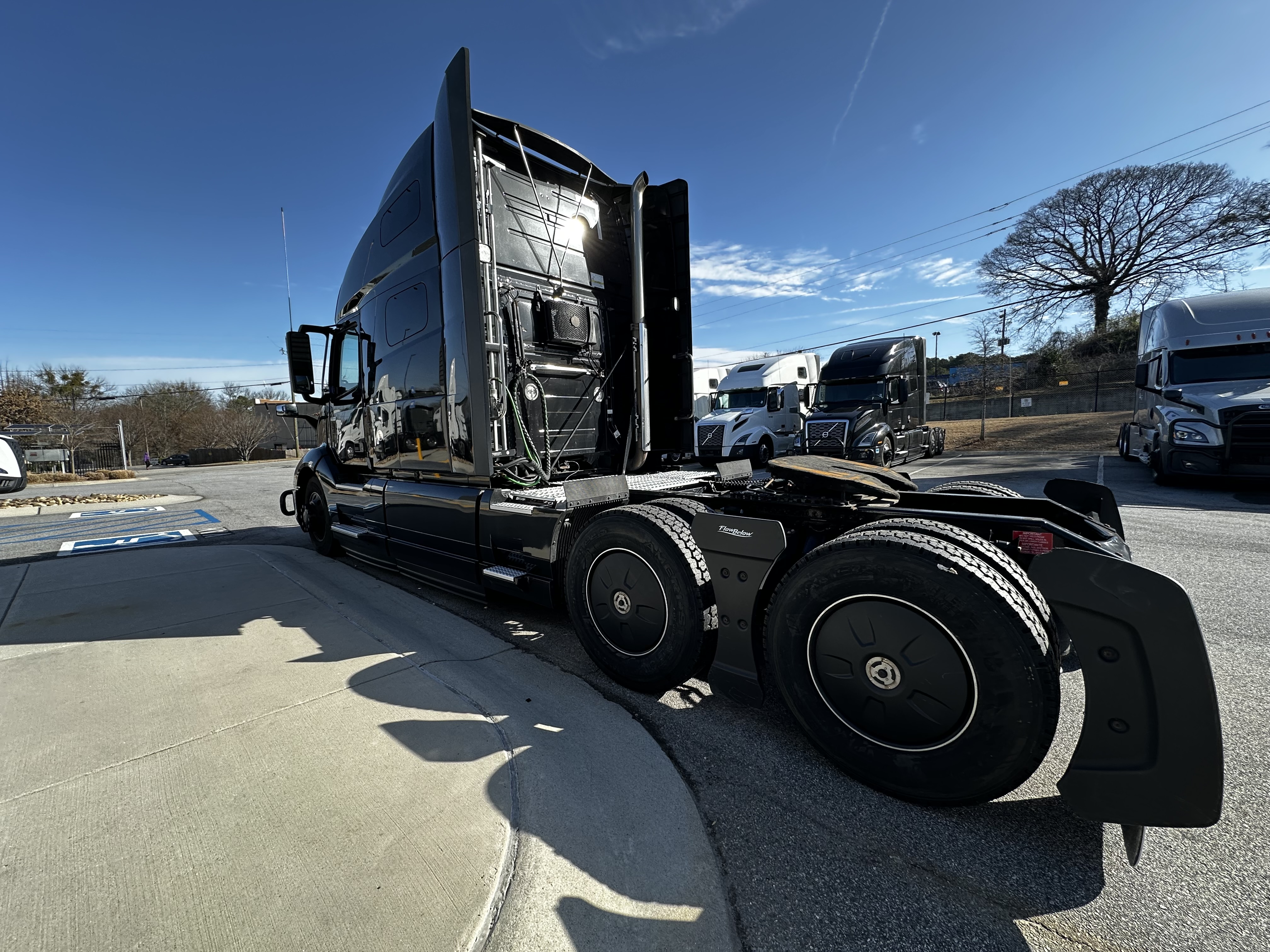VOLVO VNL64T760
